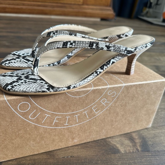 UO Stassi Thong Heel - Picture 5 of 7